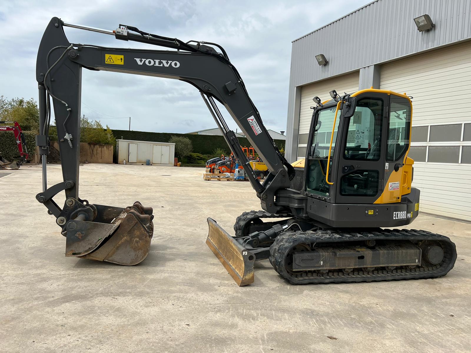 Mini Pelle sur chenilles Volvo ERC88