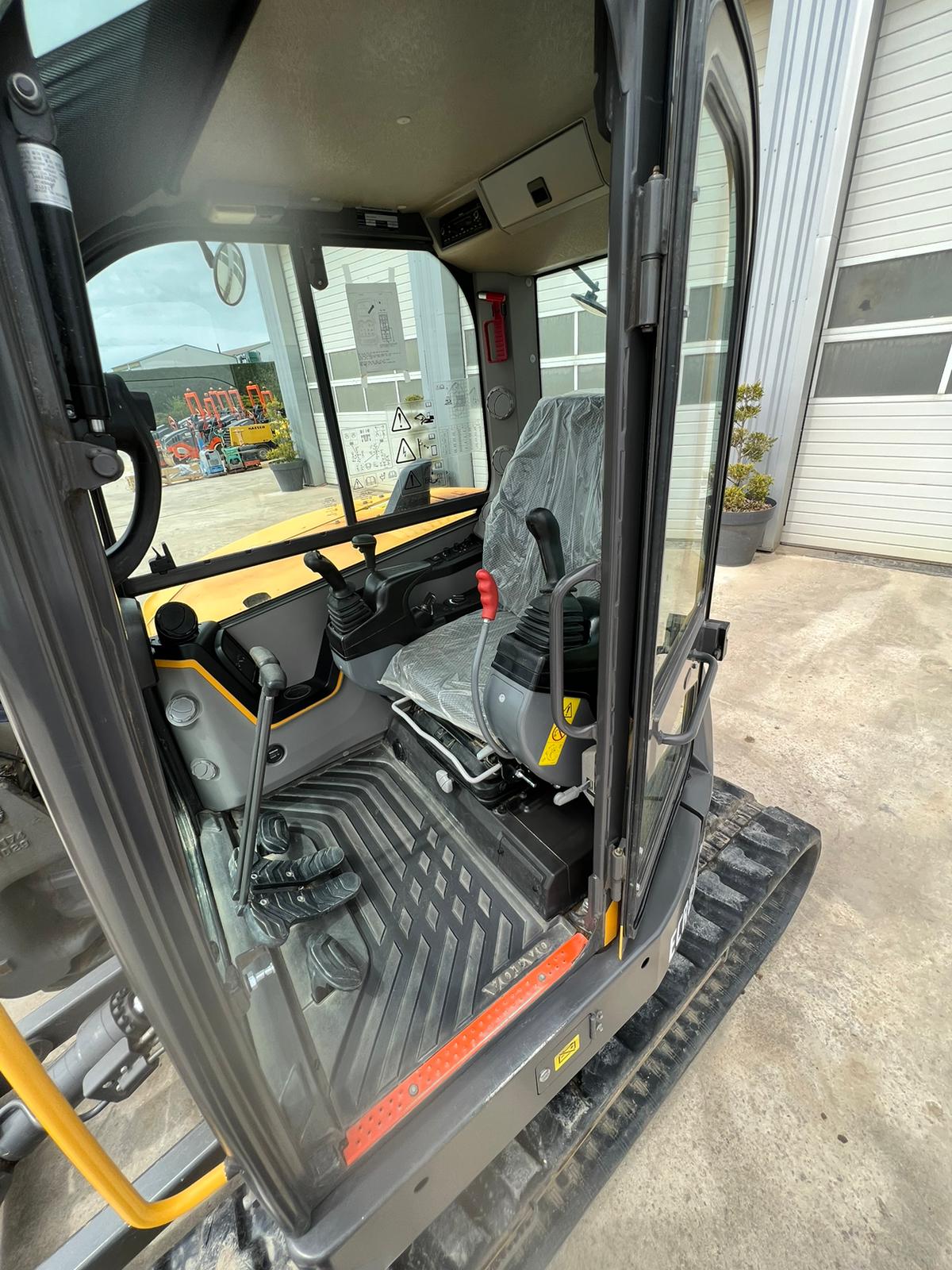 Mini Pelle sur chenilles Volvo ERC88 – Image 10