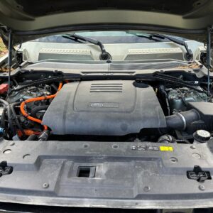 Land rover defender IV 2.0 P400E PHEV – Image 12