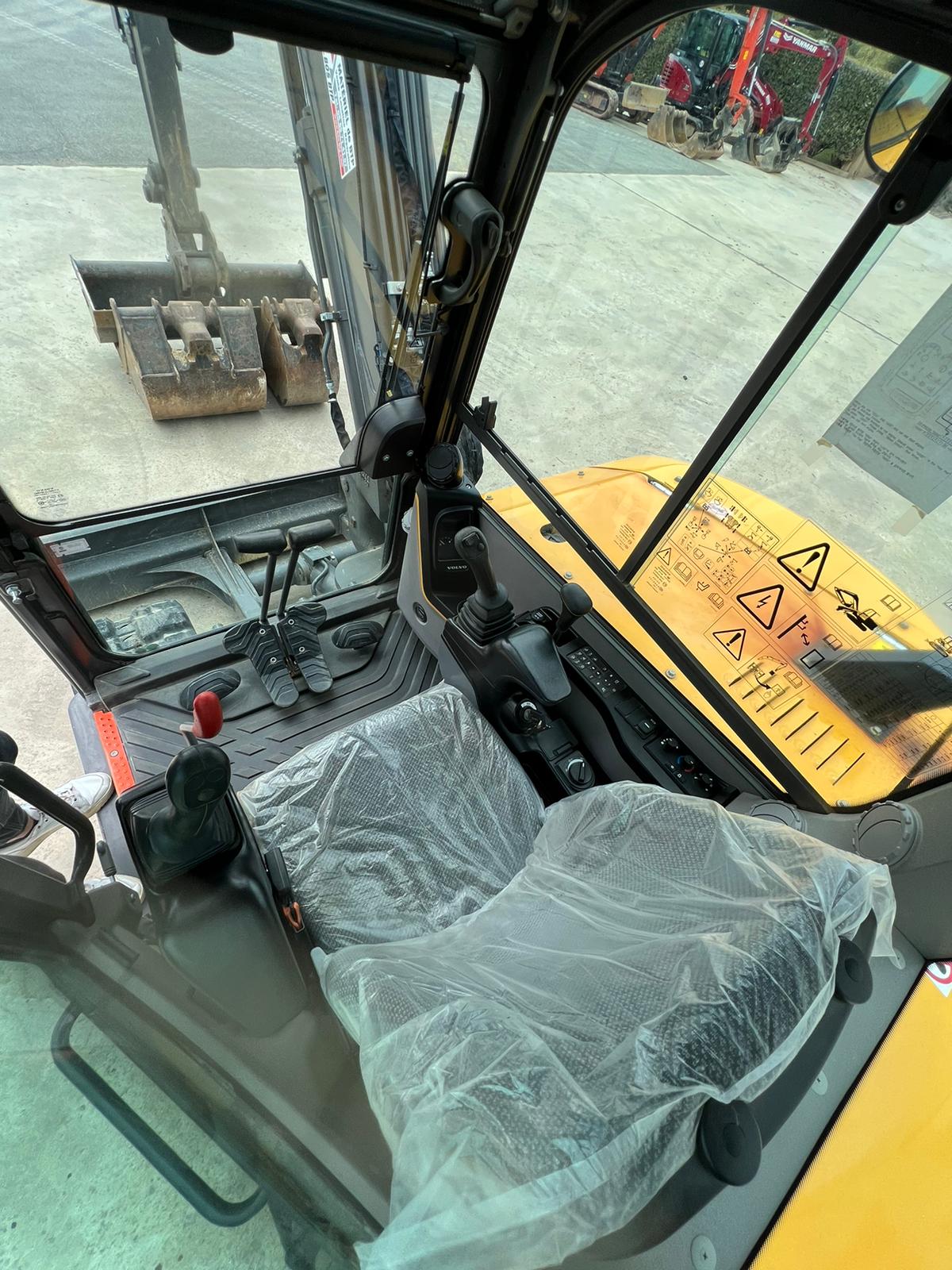 Mini Pelle sur chenilles Volvo ERC88 – Image 8