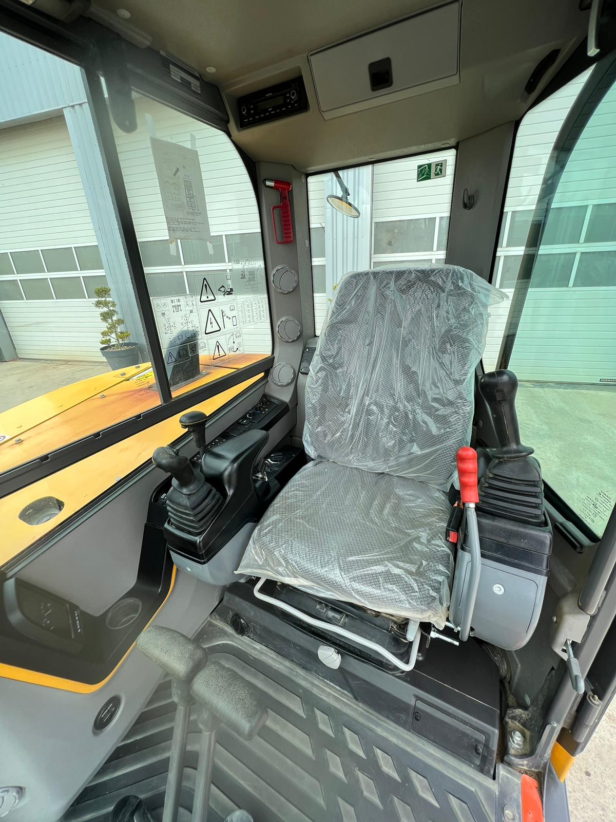 Mini Pelle sur chenilles Volvo ERC88 – Image 9
